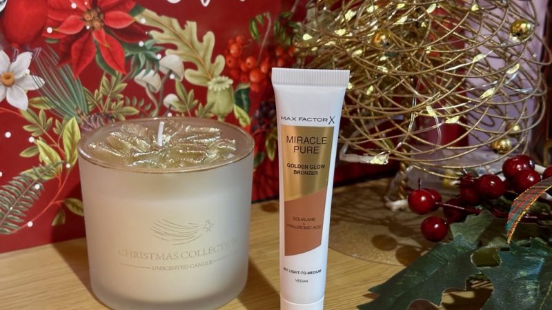MAX FACTOR – MIRACLE PURE GOLDEN GLOW BRONZER 001