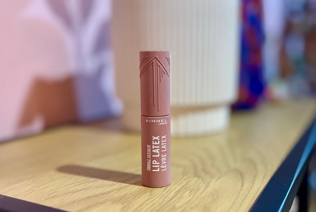 RIMMEL – THRILL SEEKER LIP LATEX POMADKA DO UST W PŁYNIE