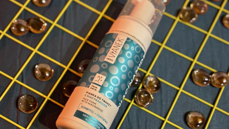 Vianek HERO – pianka do mycia twarzy z niacynamidem. Czy to właśnie bohater Twojej pielęgnacji?