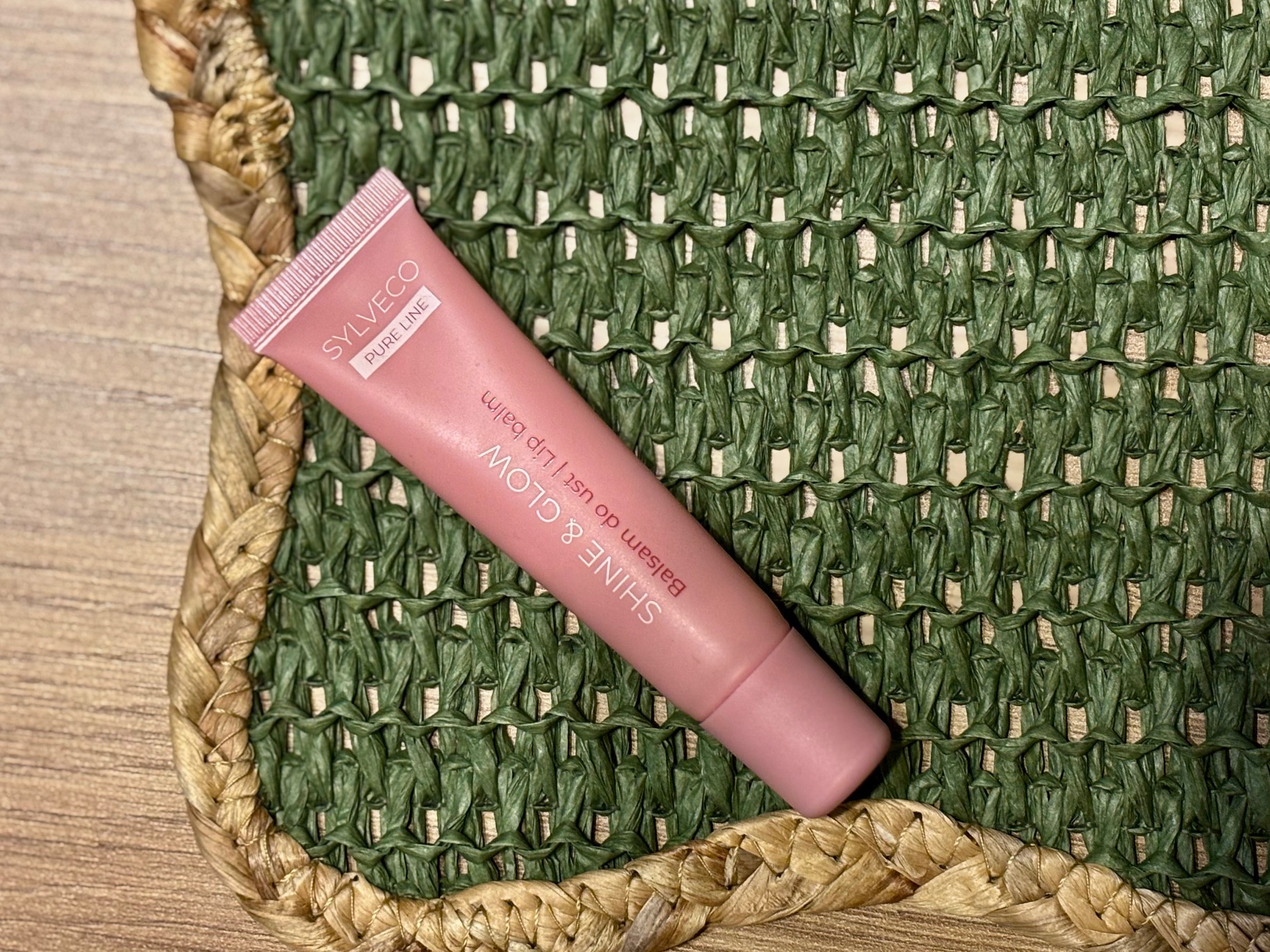 Sylveco – Balsam do ust Shine and Glow – czy naturalna pielęgnacja może dawać efekt zdrowego blasku?