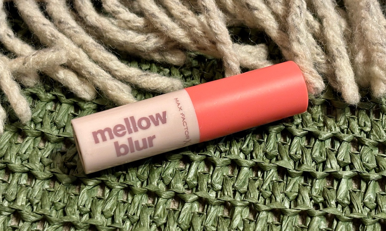 Max Factor 2000 Calorie Mellow Blur Lipstick – czy warto? Moja opinia